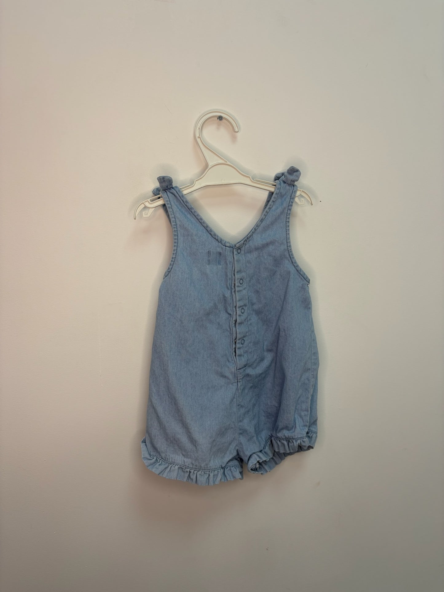 Petite barboteuse en jean