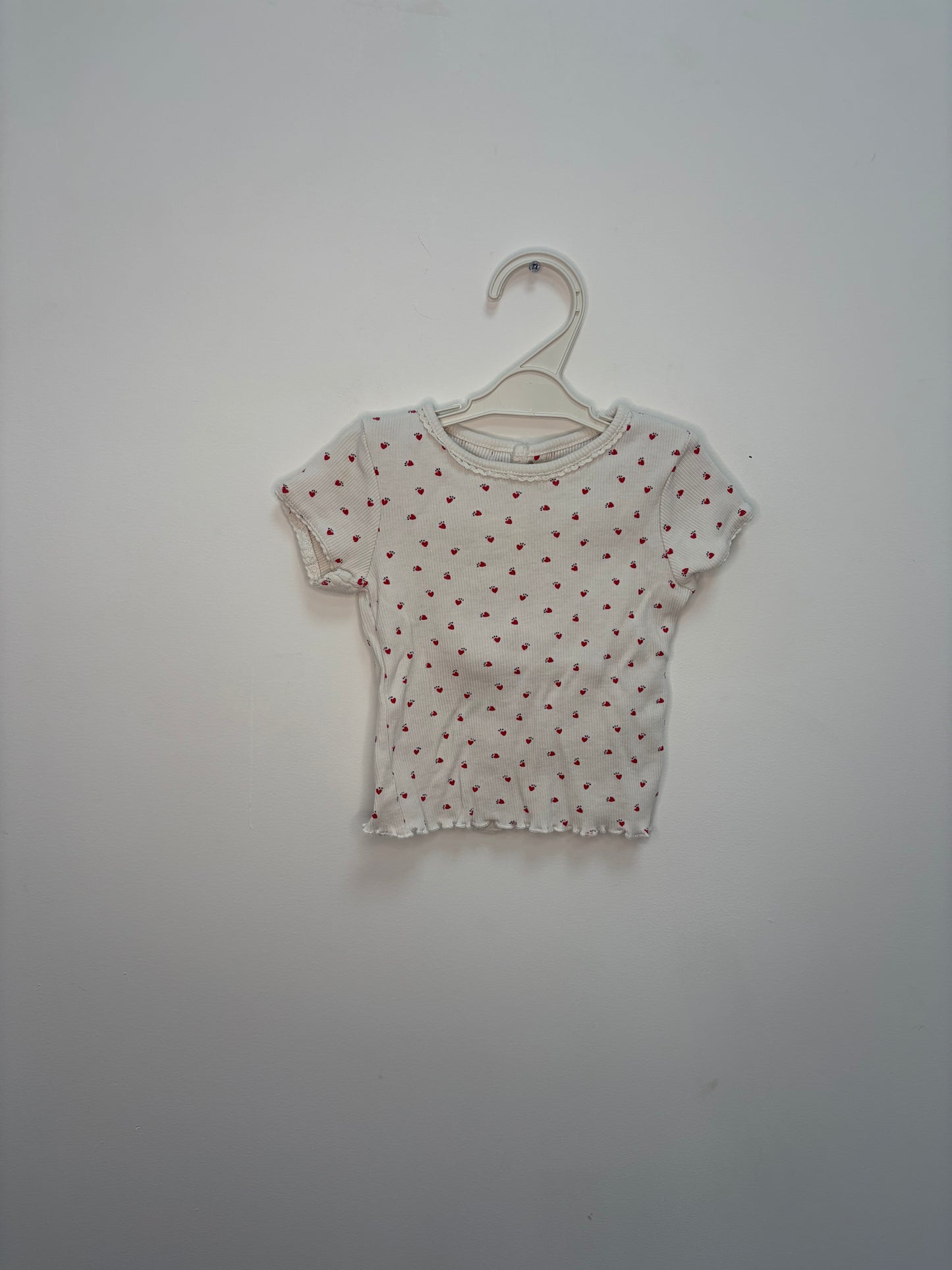 T-shirt petits coeurs 9 mois