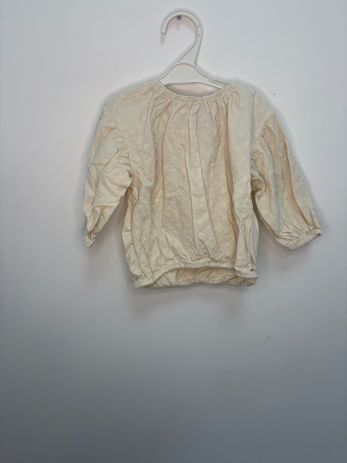 Petite blouse fleurs brodées