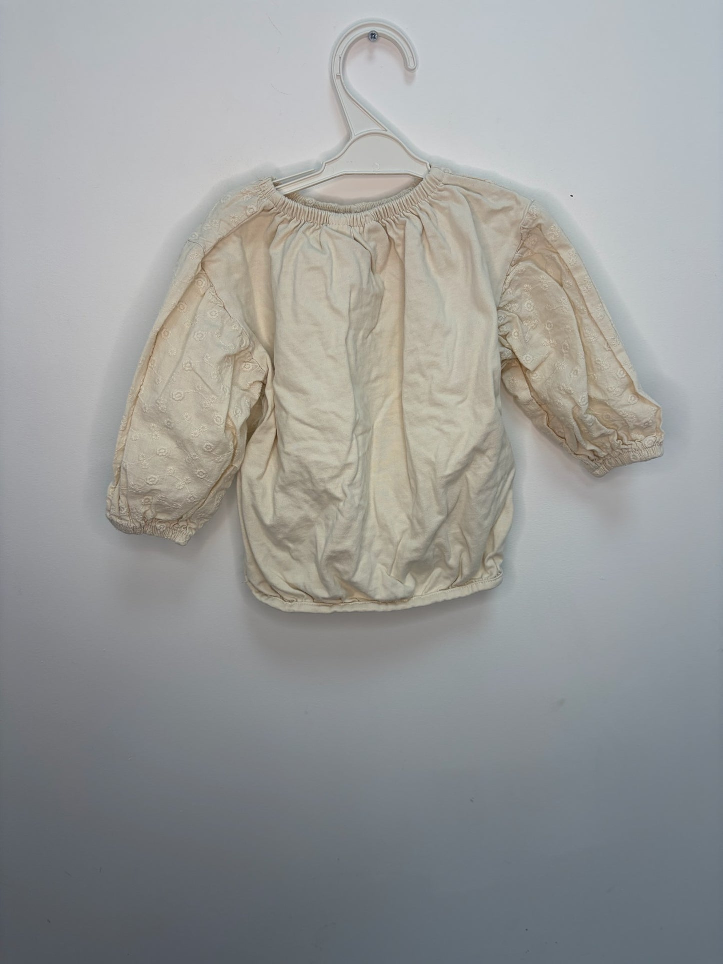 Petite blouse fleurs brodées