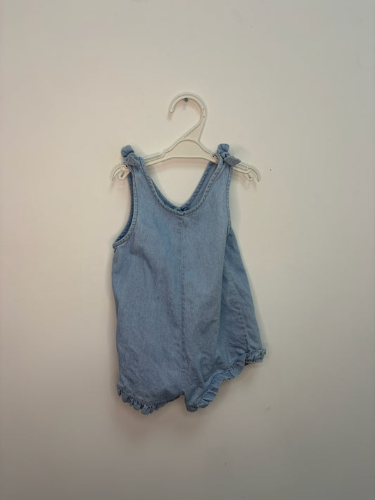 Petite barboteuse en jean